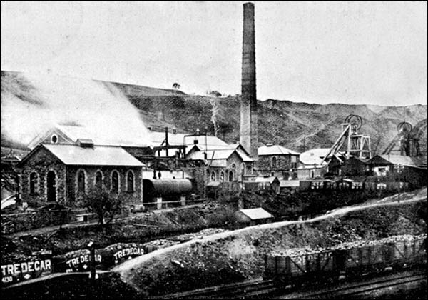 Photo of Ty Trist colliery c.1900