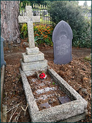 Photo of grave of Evan Pritchard Thomas
