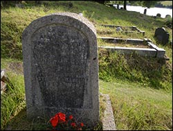 menai_bridge_grave_emyr_davies