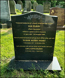 Photo of grave of Ian Parry