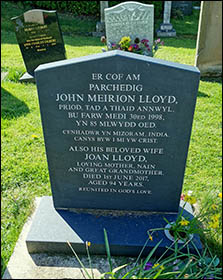 Photo of grave of John Meirion Lloyd