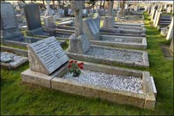Photo of grave of Harold Lowe