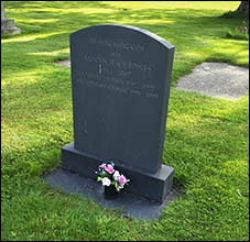 Photo of grave of Alwyn Rice Jones