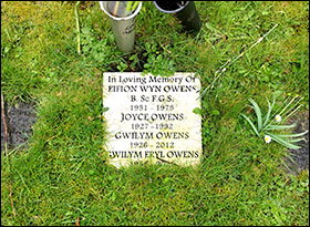 Photo of grave of Eifion Wyn Owens