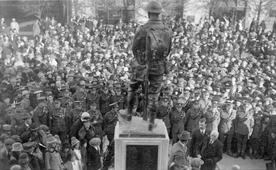 Old photo of Colwyn Bay War memorial