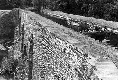 brecon_brynich_aqueduct_canoe_1952