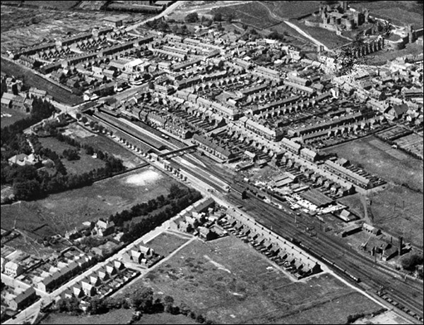 Aerial photo of Caerphilly station in 1930
