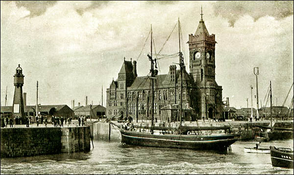 Photo of Bute West Dock entrance c.1902