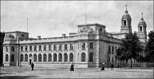 Old photo of Cardiff Law Courts building