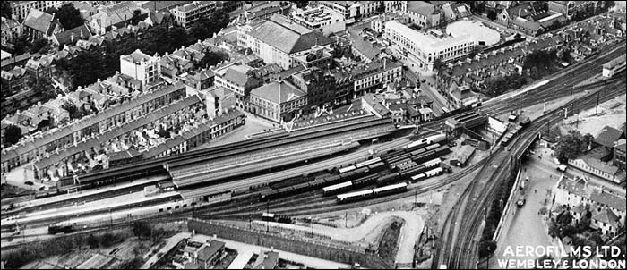 Aerial photo of Cardiff Queen Street station in 1929
