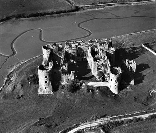 Photo of Carew Castle in 1947