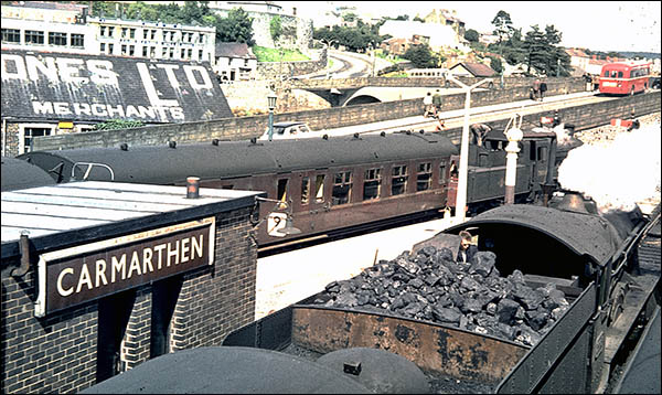 Photo of Carmarthen station in early 1960s