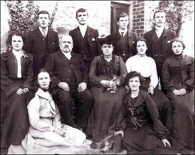crickhowell_leonard_family