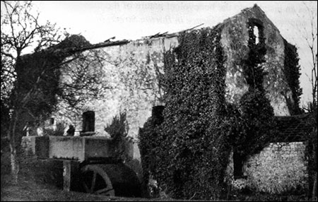 Old photo of Llanyrafon Mill when derelict