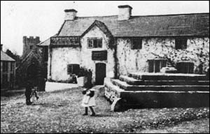 llantwit_major_cross_plinth