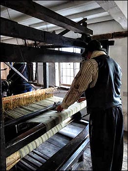newtown_textile_museum_weaver