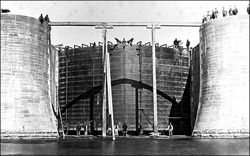 penarth_dock_sea_gate_under_construction
