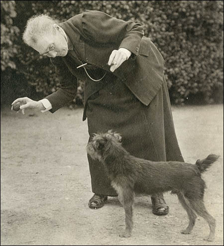 Photo of Amy Dillwyn with her dog