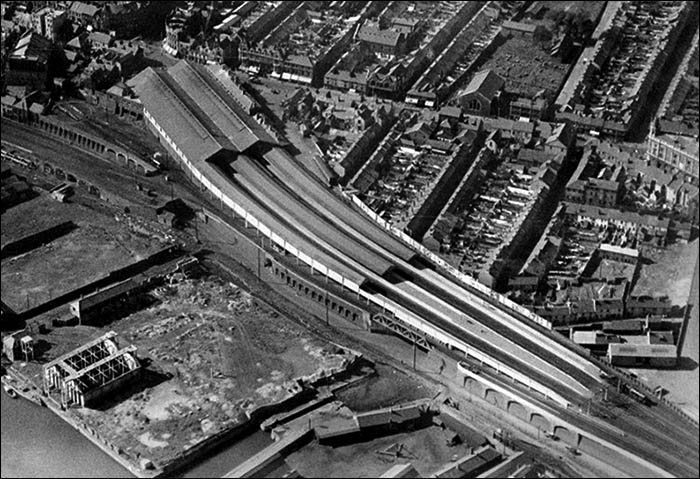 Aerial photo of Swansea High Street station  in 1929