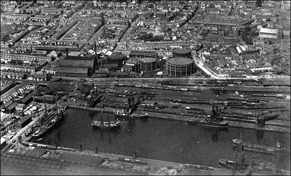 Aerial photo of Swansea South Dock in 1923