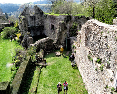 usk_castle_main_hall