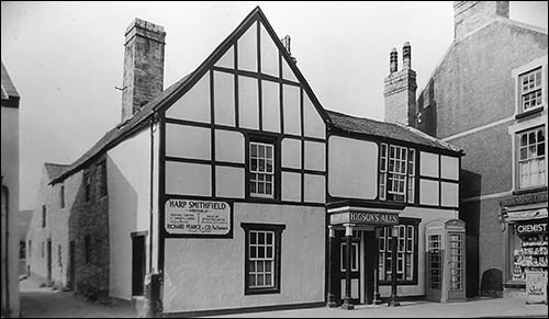 Old photo of Harp Inn