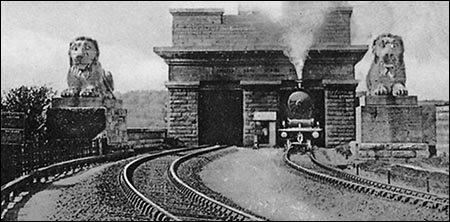 bangor_britannia_bridge_lions
