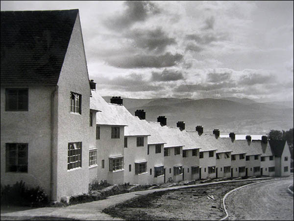 Photo of newly completed houses at Cae Bricks