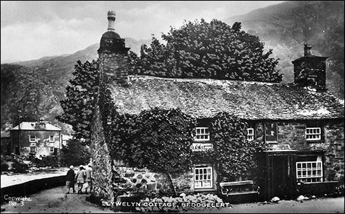Old photo of Ty Isaf, Beddgelert