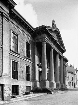 Photo of frontage of Caernarfon county hall in 1950