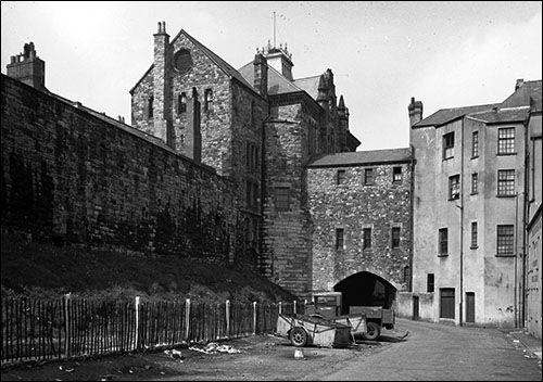 Old photo of Caernarfon's East Gate Old photo of Caernarfon's East Gate