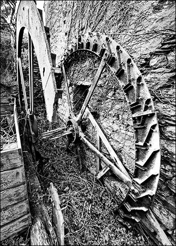 Photo of derelict waterwheel at Felin Gafnan