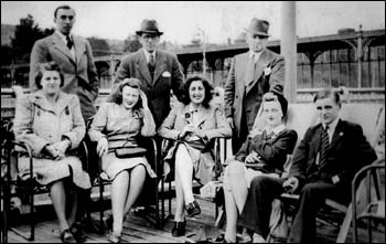 Photo of wartime diamond workers