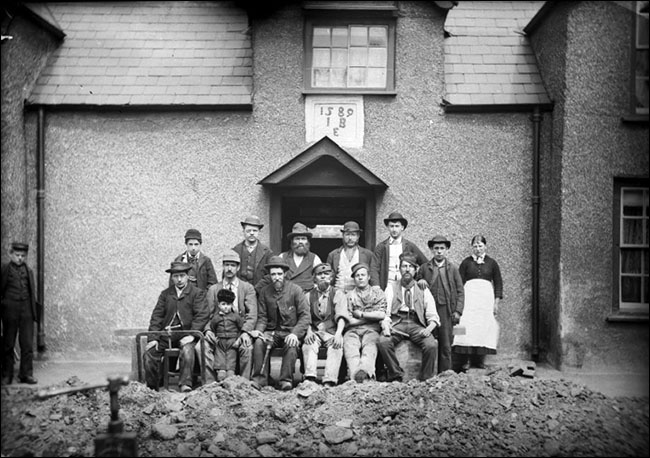 Photo of workers outside the Black Lion Inn in Conwy c1885