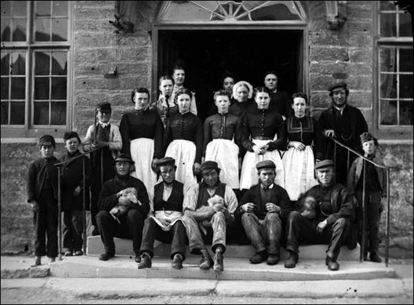Photo of staff of the Owain Glyndwr Hotel in 1871