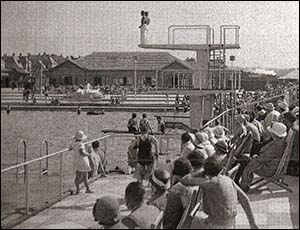 deganwy_bathing_pool_diving_board