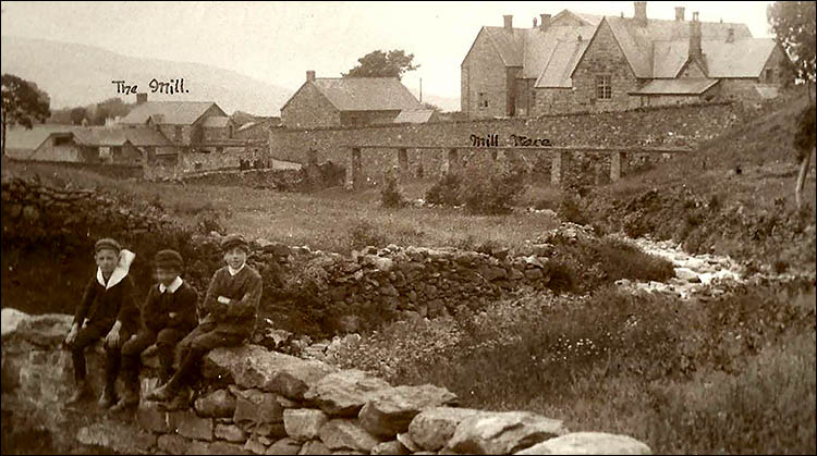 Photo of slate mill and aqueduct in 1910