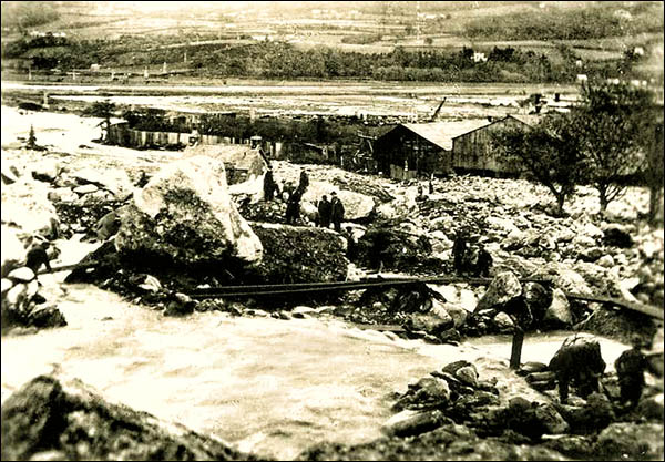 Photo of aftermath of the Dolgarrog flood