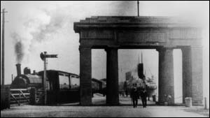Photo of George IV Arch