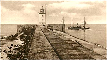 holyhead_breakwater_and_lighthouse