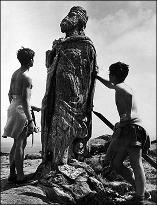 Photo of ship's figurehead on headland