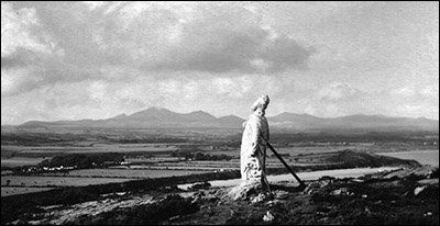 llanbedrog_figurehead_and_landscape