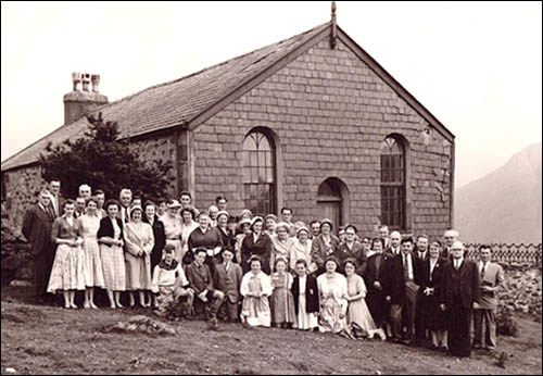 Photo of congregation in front of Capel Hebron