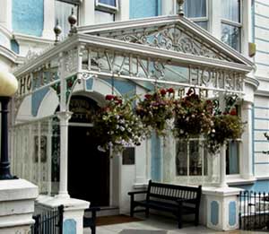 photo_of_evans_hotel_entrance