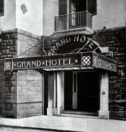 photo_of_grand_hotel_old_entrance