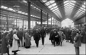 Photo of Llandudno station under canopy