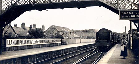 llanfairpwll_station_with_steam_train