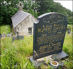 Photo of grave of actor Rupert Davies