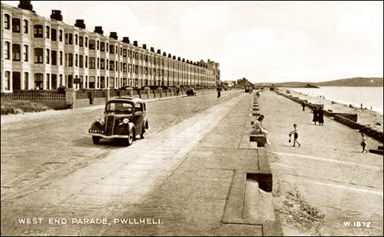 Old photo of Pwllheli promenade Old photo of Pwllheli promenade