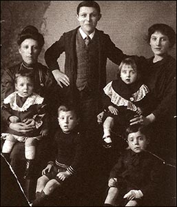 Photo of refugee family in Rhyl